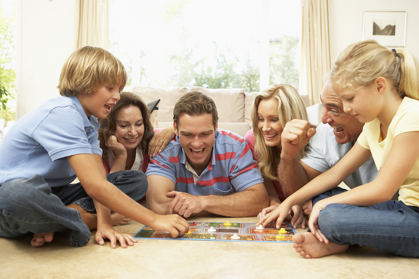 Family_Playing_Board_Game
